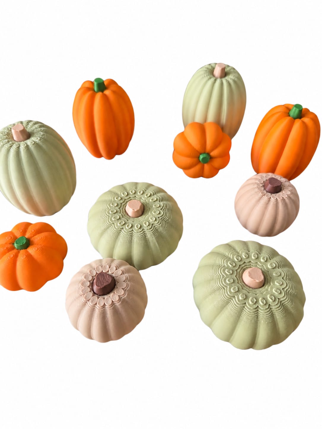 Loose parts pompoenen van Play This Way, pompoentjes in oranje, groen en beige